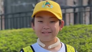 Menino de 12 anos guia visitas em Hiroshima para lembrar a paz