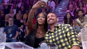 Naomi Campbell revela no "Domingão" que estudou com Cauã Reymond