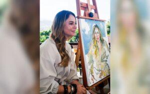 Paolla Oliveira se emociona ao ganhar retrato pintado à mão