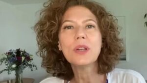 Patricia Pillar se despede de Verissimo em homenagem