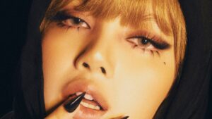 Performance sensual demais de Lisa do Blackpink gera críticas