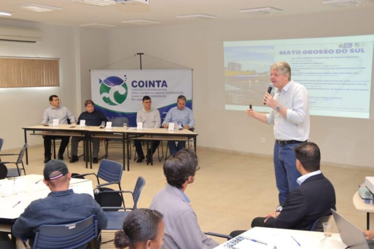 Prefeito Delegado Murilo e secretários participam de assembleia no COINTA