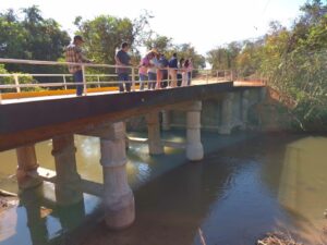 Prefeito Delegado Murilo inaugura ponte de concreto sobre o córrego Tauá