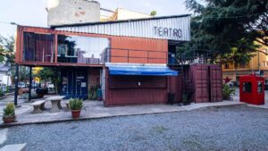 Prefeitura de SP inicia despejo do Teatro de Contêiner, no Centro