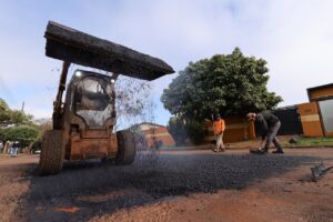Prefeitura inicia operação tapa-buraco no bairro Campo Dourado
