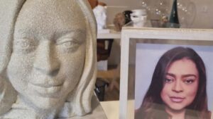 Preta Gil é homenageada com busto em cemitério no Rio