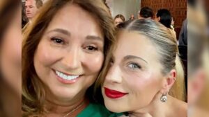 Professora Helena e Maria Joaquina se reencontram no México