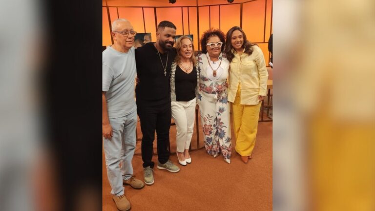 Programa "Sem Censura" exibe homenagem a Arlindo Cruz