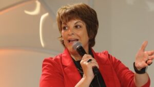 SBT demite diretora do Aqui Agora e escala irmã de Faustão