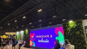 Salão do Turismo: roda debate racismo e inclusão no setor