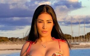 Simaria publica foto íntima por engano e apaga em seguida; veja