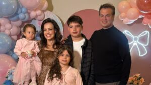 Thiago Feitosa e Fabiana Oliveira celebram aniversário das filhas