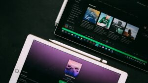 As ferramentas de descoberta de músicas vão de playlists com algoritmos do Spotify a seleções manuais