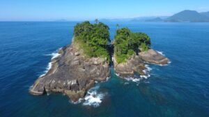 Ubatuba tem praia minúscula escondida