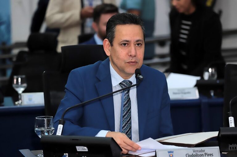 Vereador Clodoilson Pires reforça pedidos por faixa de pedestre no Tarumã e tapa-buracos no Centenário