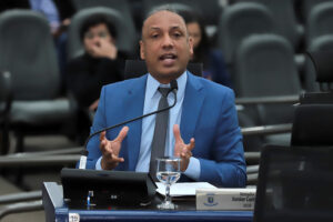 Vereador Junior Coringa solicita melhorias em iluminação pública e limpeza de áreas nos bairros de Campo Grande
