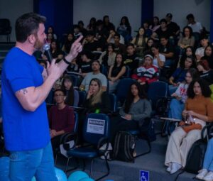 Vereador Maicon Nogueira participa como voluntário e palestrante no evento “Levanta Juventude”