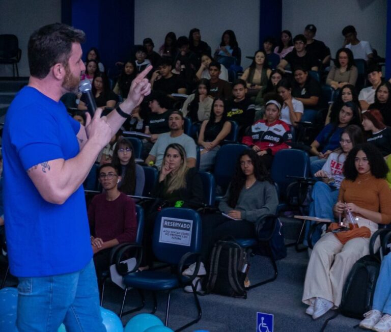 Vereador Maicon Nogueira participa como voluntário e palestrante no evento “Levanta Juventude”