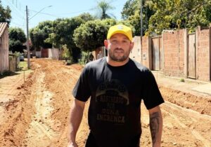 Vereador Marcinho comemora início da pavimentação da Rua 23 de Dezembro no bairro Santa Maria