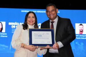 Vereador Wilson Lands concede Título de Cidadã Benemérita a Suilene Vianna por sua trajetória na educação e apoio às famílias