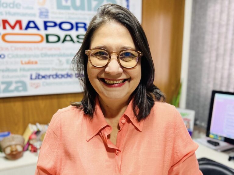 Vereadora Luiza participa de “protocolaço nacional” de projeto de lei que cria a Rede Municipal de Cursinhos Populares em Campo Grande