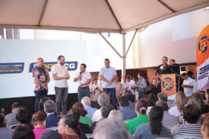 Vereadores participam de lançamento e sorteio dos 40 apartamentos da Vila da Melhor Idade