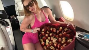Virginia Fonseca ganha R$ 11 mil em morangos do amor
