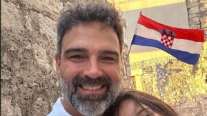 Visual de Tadeu Schmidt chama atenção na web: "Não reconheci"