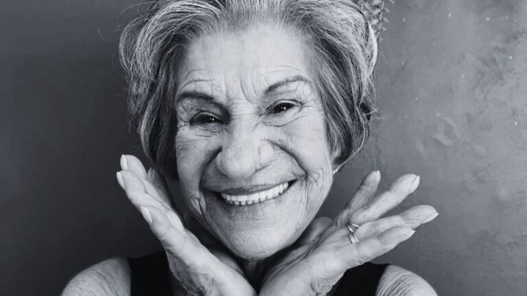 “Vovó Cora”, influenciadora de beleza, morre aos 82 anos