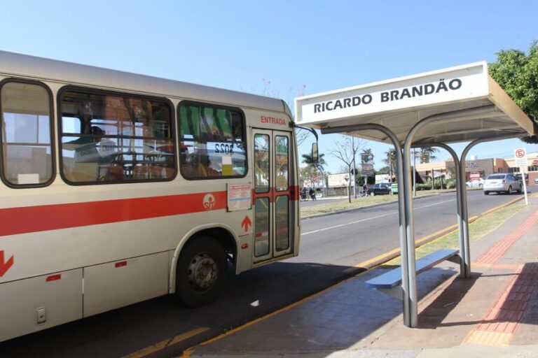 CPI pede intervenção no transporte coletivo, troca de 197 ônibus e indiciamentos