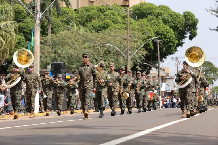 4ª Brigada de Cavalaria Mecanizada encanta o público com desfile de 7 de Setembro