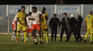 Árbitro extrapolou tudo que vi até hoje no futebol do MS, diz comentarista