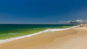 As 5 praias mais bonitas de Maricá (RJ) para conhecer