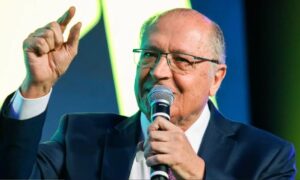 Brasil vive momento favorável para reduzir a dependência externa de fertilizantes, diz Alckmin