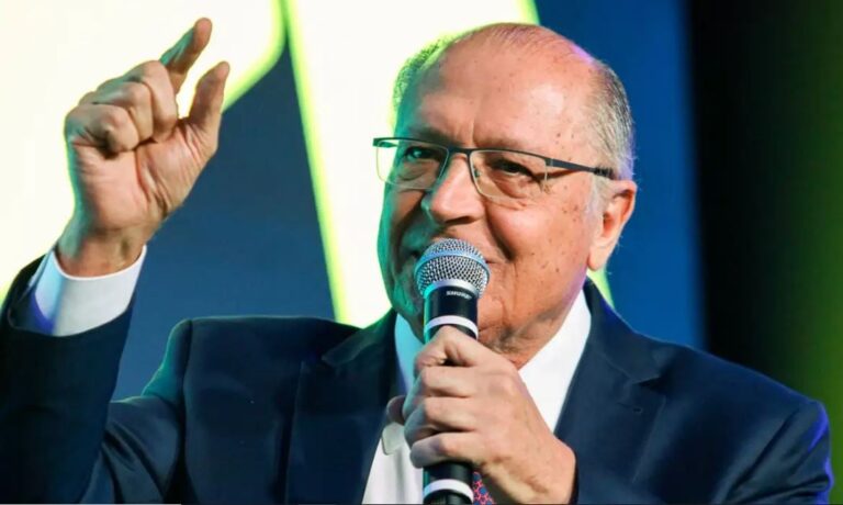 Brasil vive momento favorável para reduzir a dependência externa de fertilizantes, diz Alckmin
