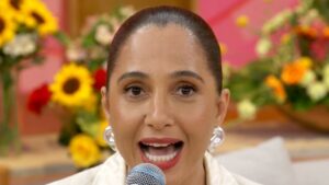 Camila Pitanga se emociona ao falar do noivo: "Viva o amor"