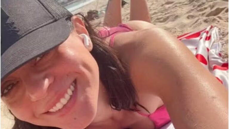 Carol Castro volta à praia após três meses e fala em gratidão