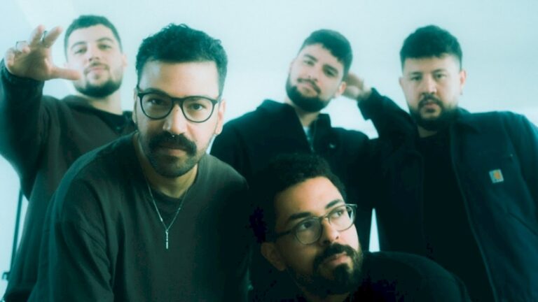 Colina divide libera 1ª parte de seu novo álbum 'Ego Frágil'