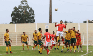 Comercial toma sufoco, mas vence SGO e chega na luta do Z2