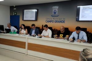 Comissão de Finanças da Câmara CG analisa relatório fiscal apresentado pelo Executivo