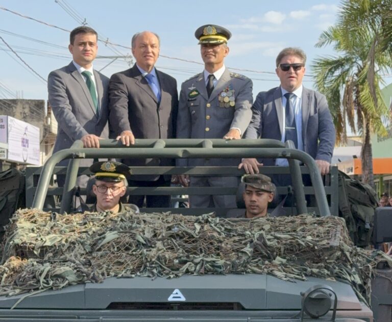Coxim celebra 7 de Setembro com desfile cívico e participação de autoridades