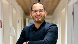 Diretor do SBT sai do motel com repórter casada e é preso
