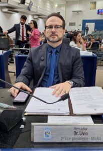Dr. Lívio defende ar-condicionado nos ônibus de Campo Grande