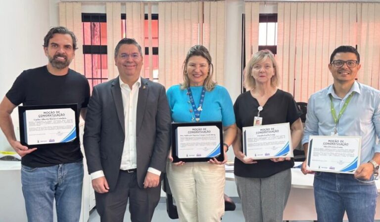 Dr. Victor Rocha entrega moções de reconhecimento à diretoria do HUMAP-UFMS e visita novas instalações