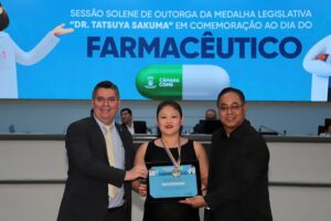 Dr. Victor Rocha homenageia farmacêutica Agnes Mitiko Harasaki com a “Medalha Legislativa Dr. Tatsuya Sakuma”