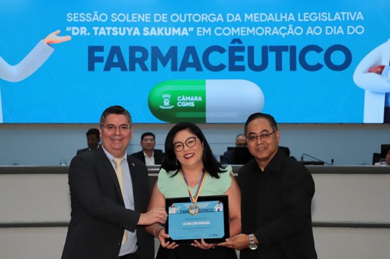 Dr. Victor Rocha homenageia farmacêutica Lillyan Leiko Harasaki com a “Medalha Legislativa Dr. Tatsuya Sakuma”