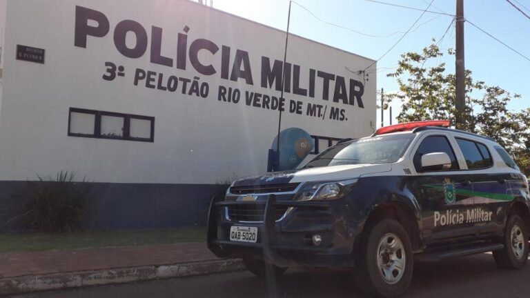 Incêndio em terreno baldio assusta moradores no centro de Rio Verde