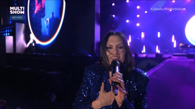 Jessie J emociona no The Town ao performar com câncer de mama