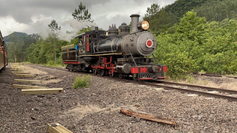 Maria Fumaça de 1913 percorre o circuito termal do Sul do Brasil
