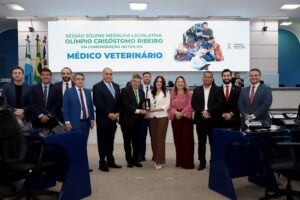 Médicos veterinários são homenageados em Sessão Solene na Câmara Municipal